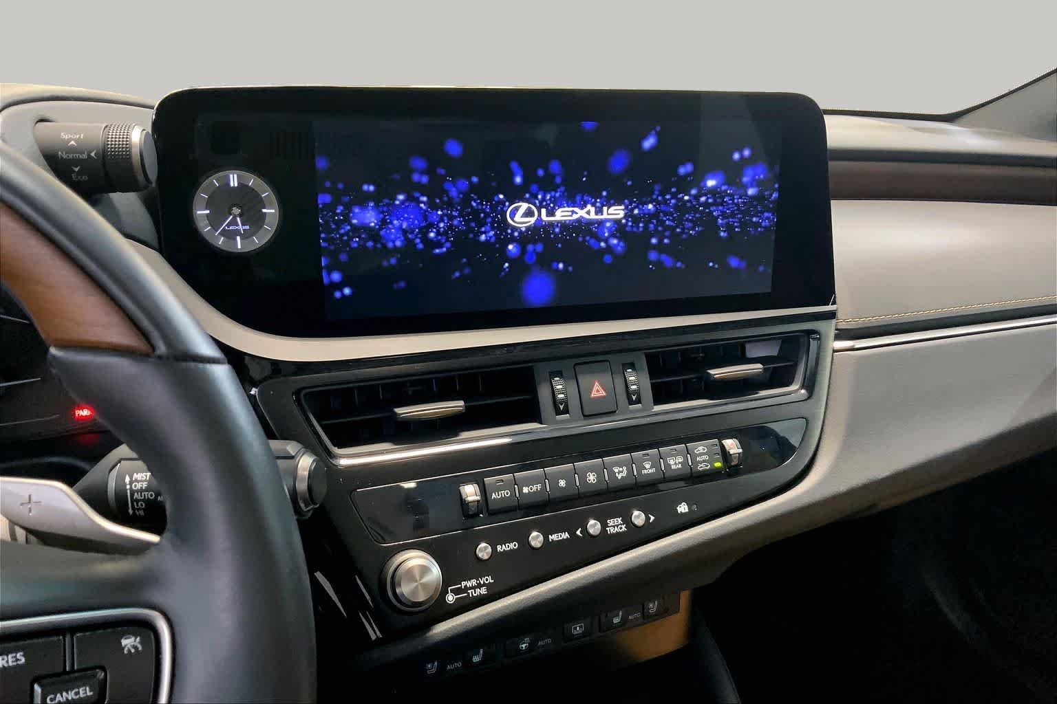 Used 2024 Obsidian Lexus Ultra Luxury image 6