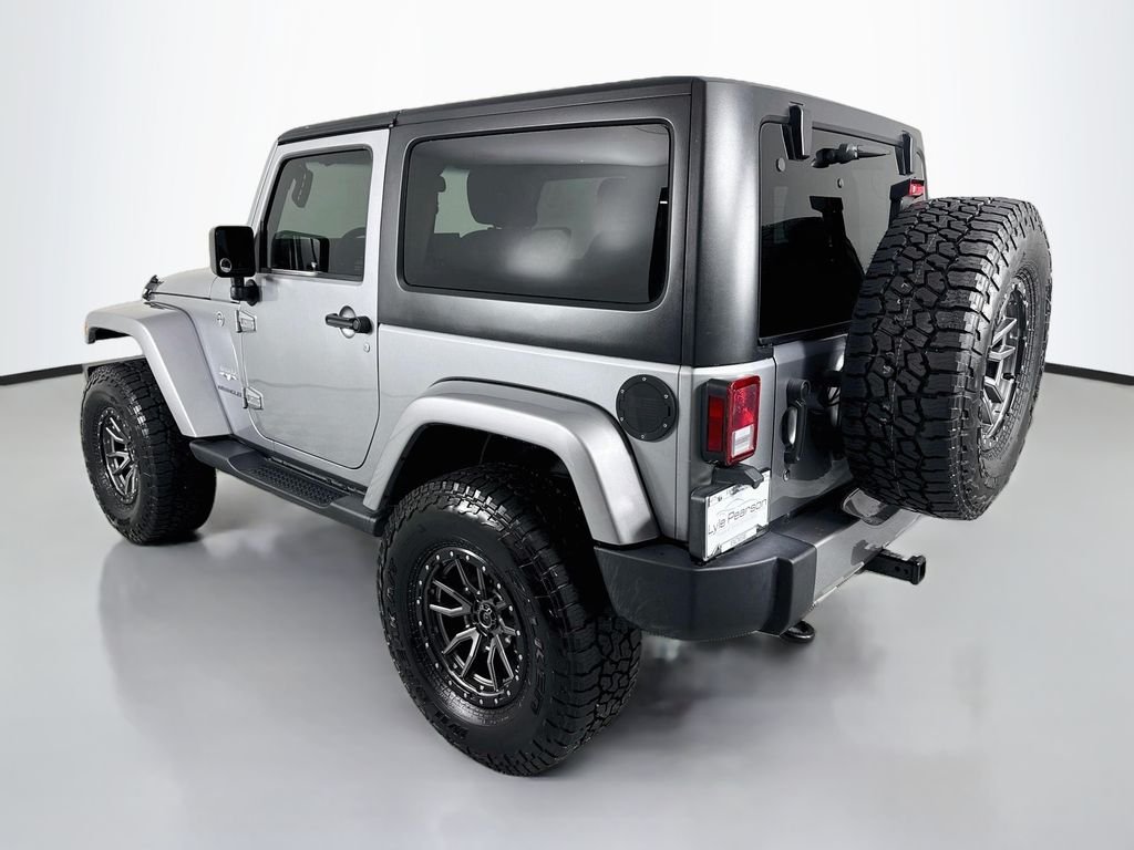 Used 2016 Silver Jeep Sahara image 3