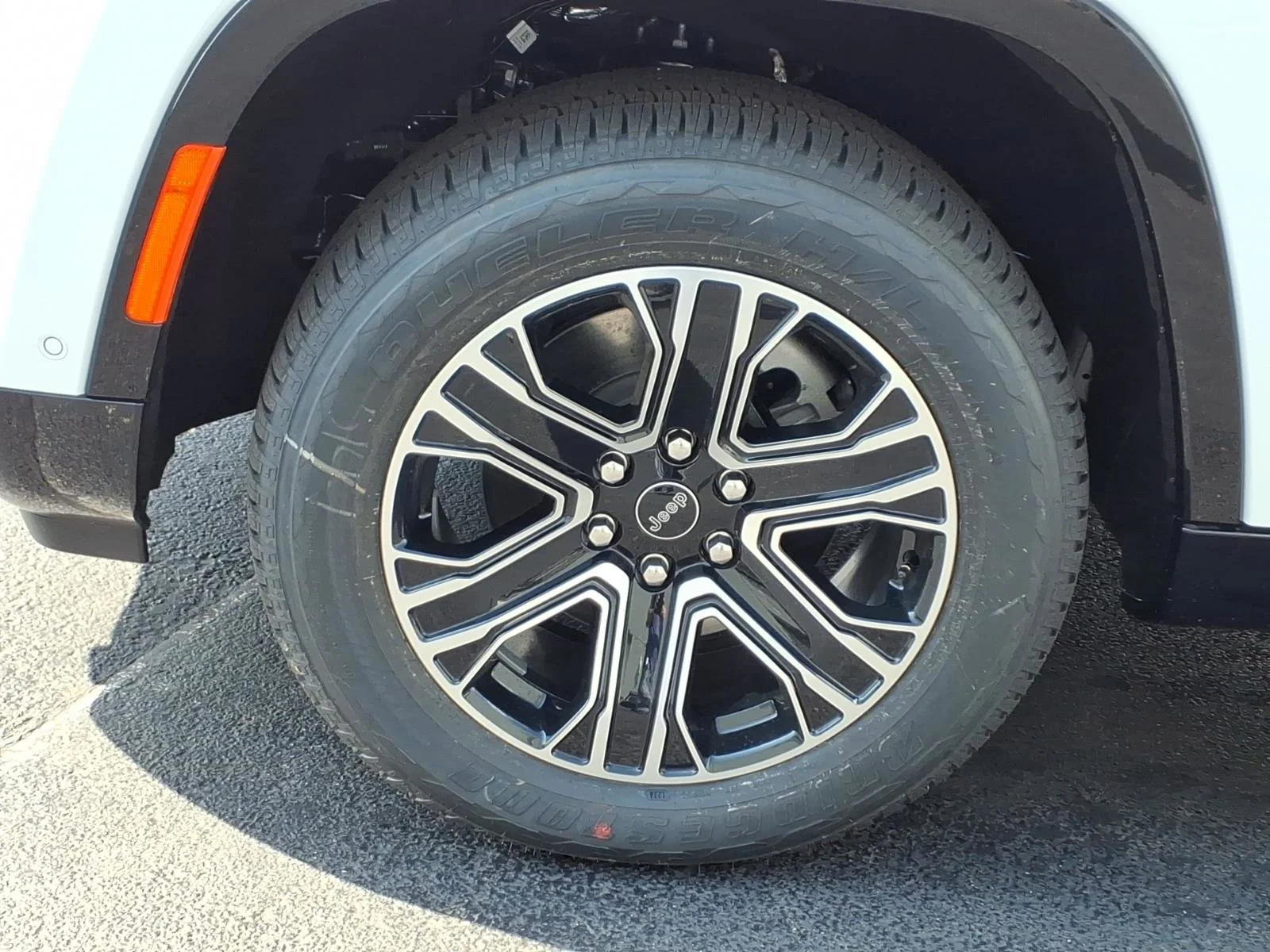 New 2026 Bright White Clear-Coat Exterior Paint Jeep  image 21