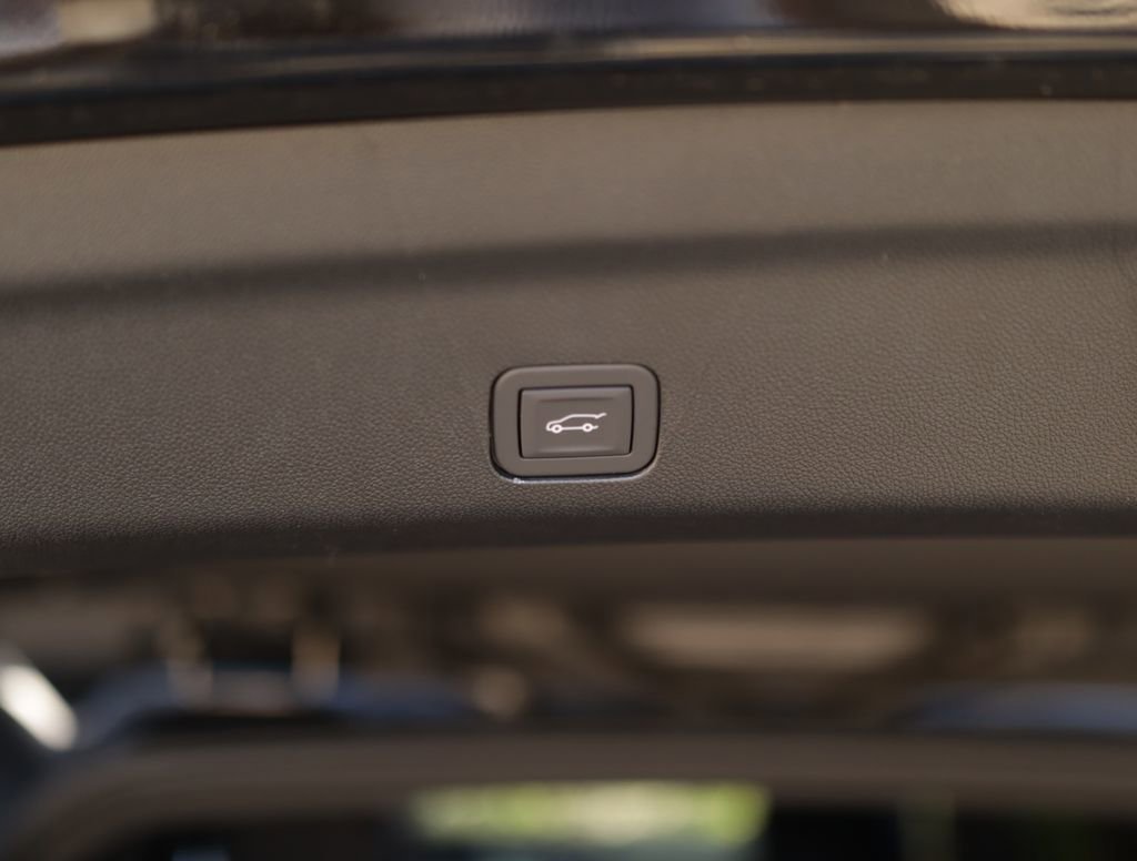 2026 GMC Yukon XL Denali - Photo 36
