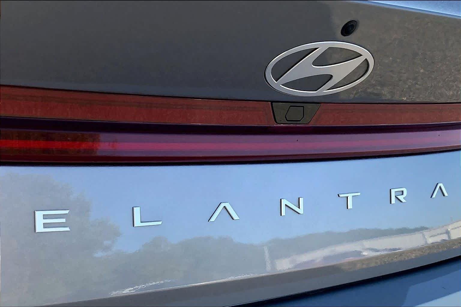 Used 2024 Fluid Metal Hyundai Limited image 28