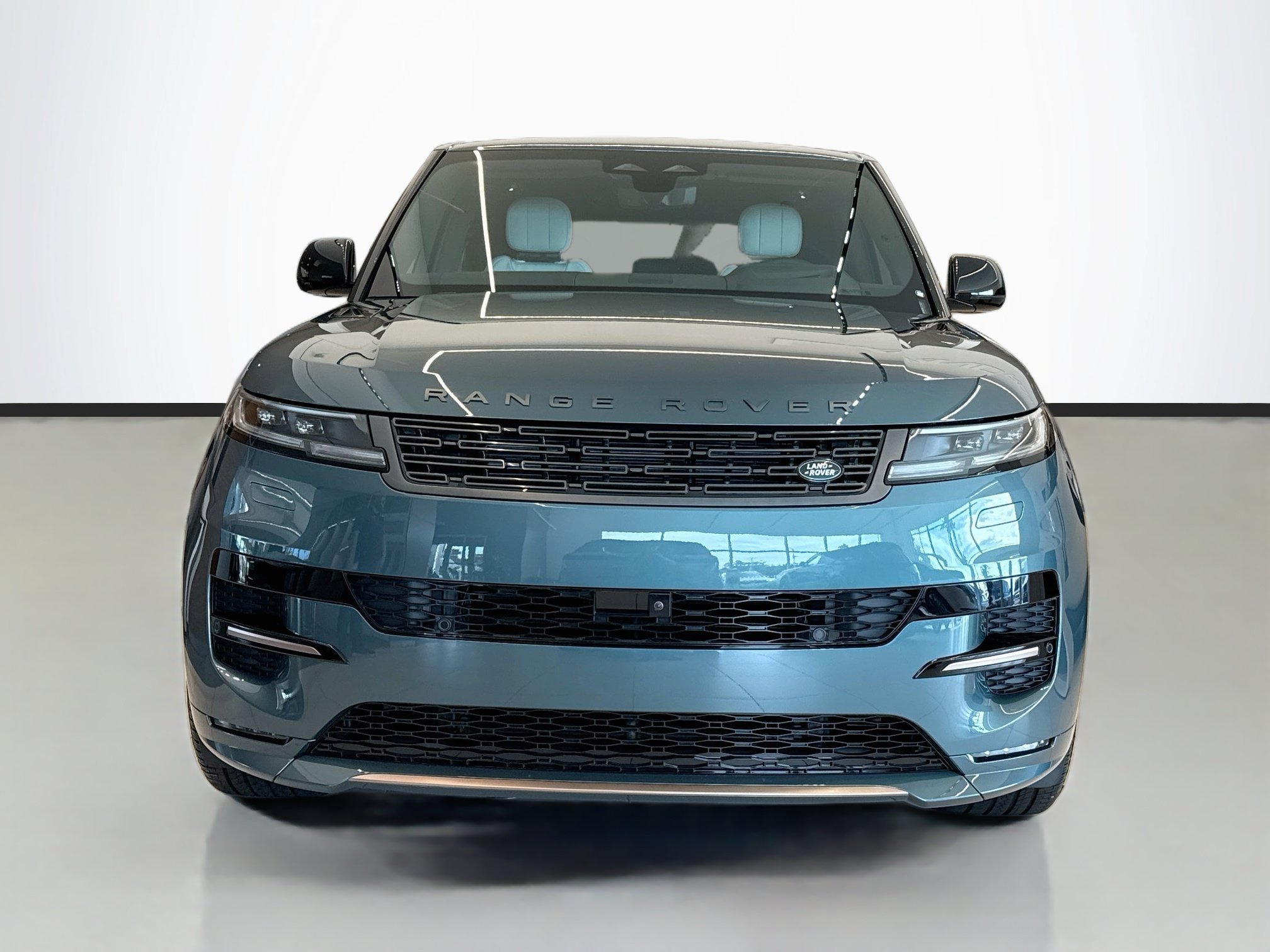 New 2026 Giola Green Land Rover Dynamic SE image 8