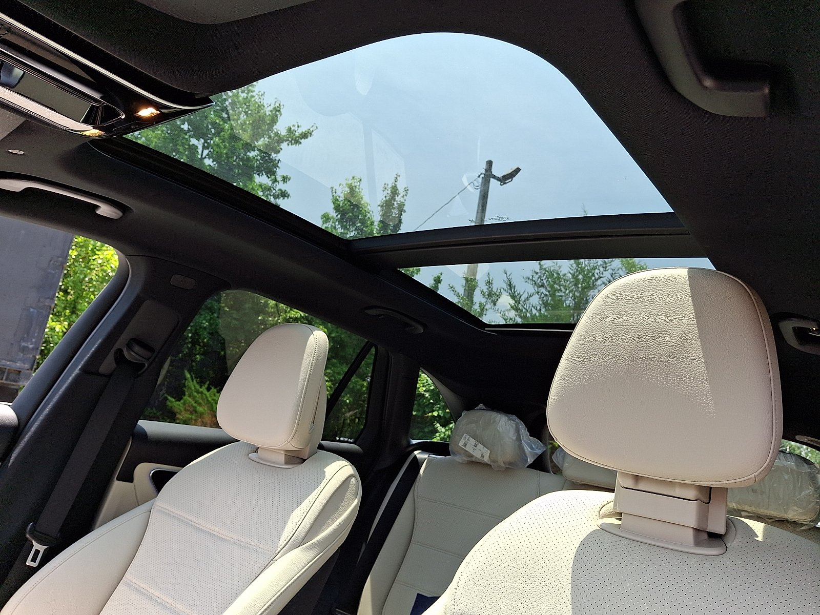 New 2026 Obsidian Black Metallic Mercedes-Benz GLC 300 image 12