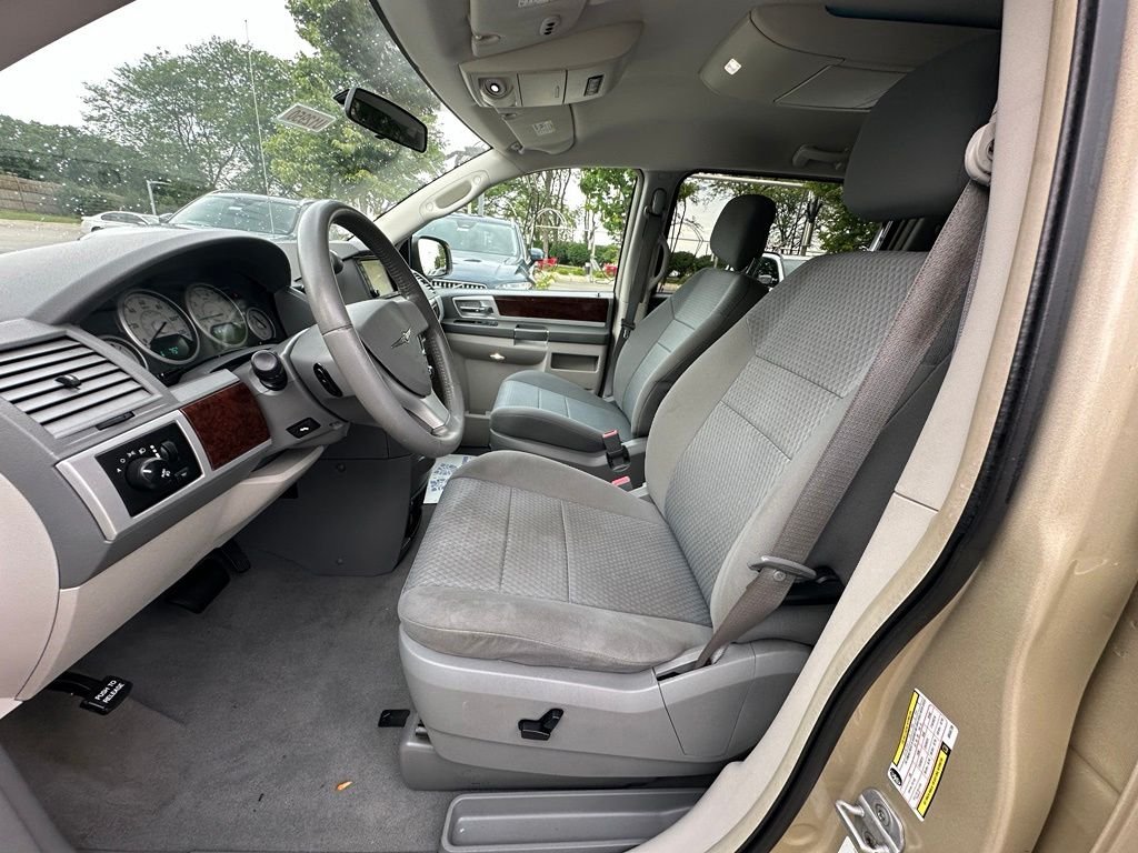 Used 2010 Gold Chrysler Touring image 13
