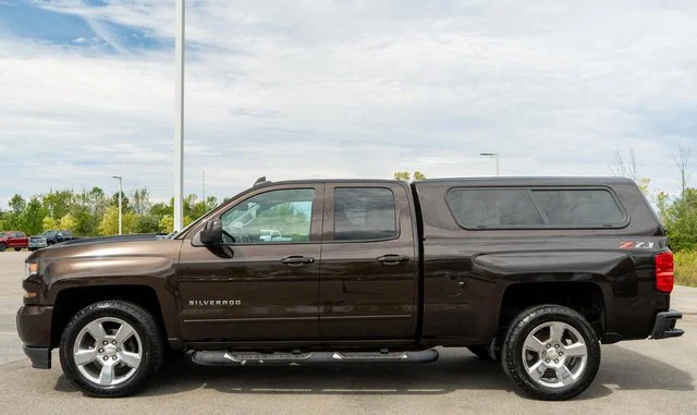 Used 2018 HAVANA METALLIC Chevrolet LT image 9
