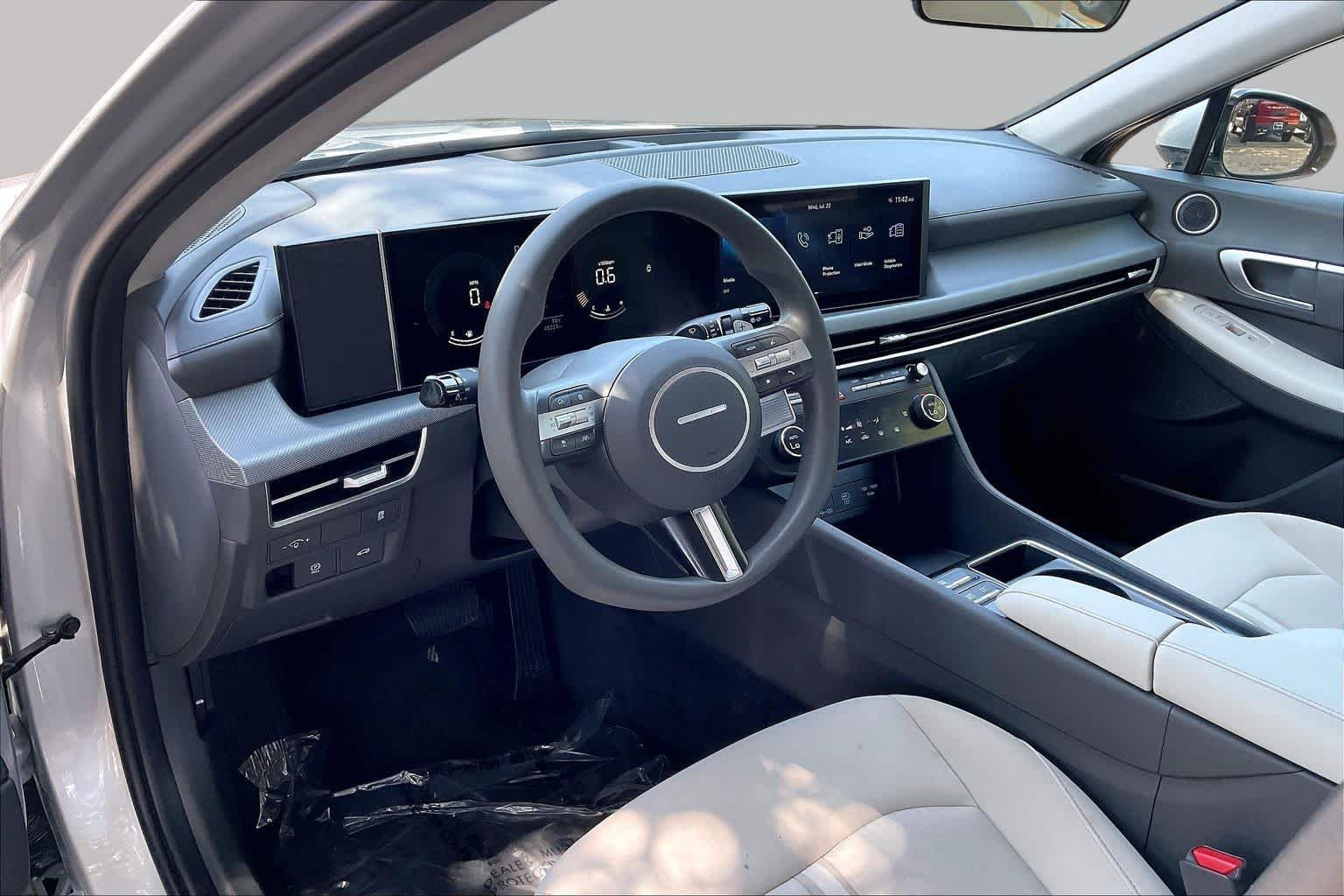 Used 2025 Aero Silver Hyundai SEL image 18