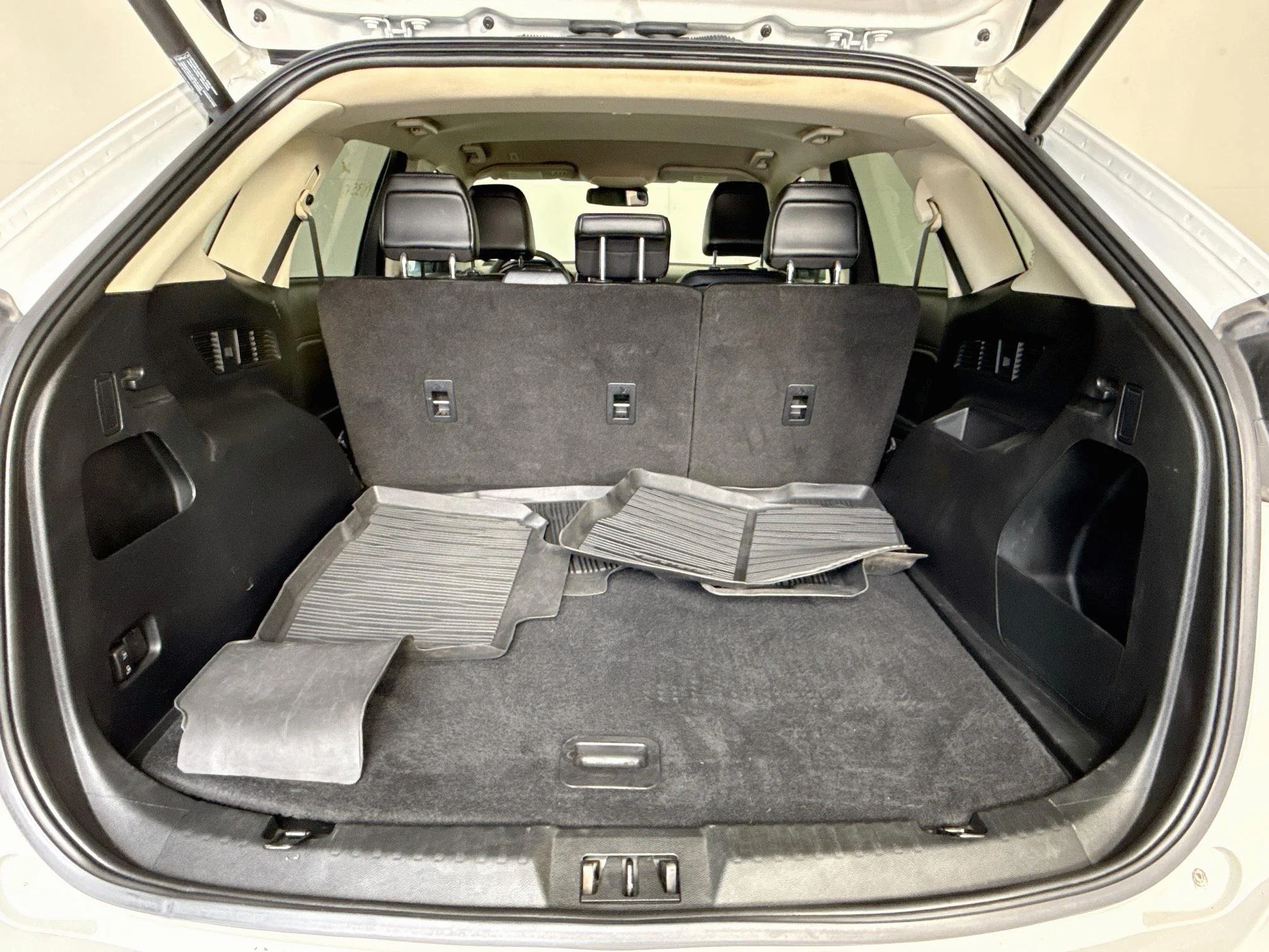 Used 2022 Star White Metallic Tri-Coat Ford SEL image 25
