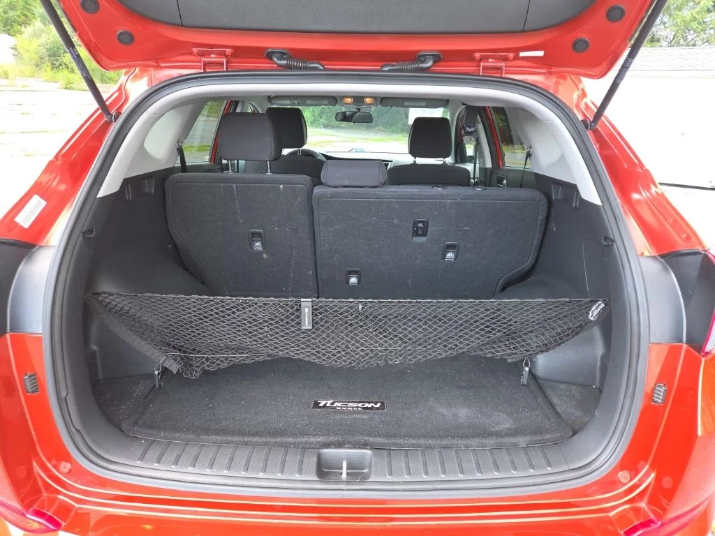 Used 2017 Orange Hyundai SE image 9