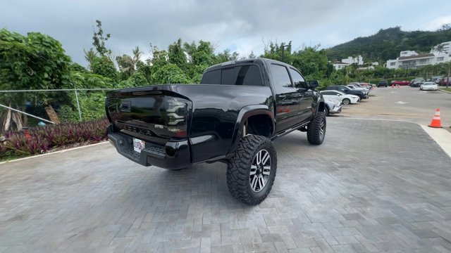 Used 2018  Toyota  image 2