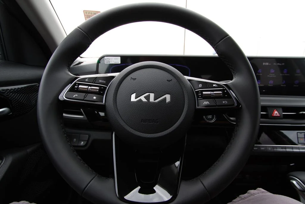 New 2026 Pluton Blue / Black Roof Kia S image 19