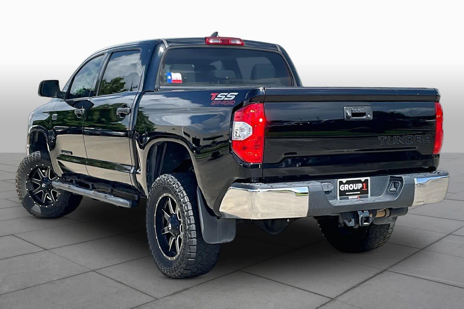 Used 2021 Midnight Black Metallic Toyota SR5 image 11