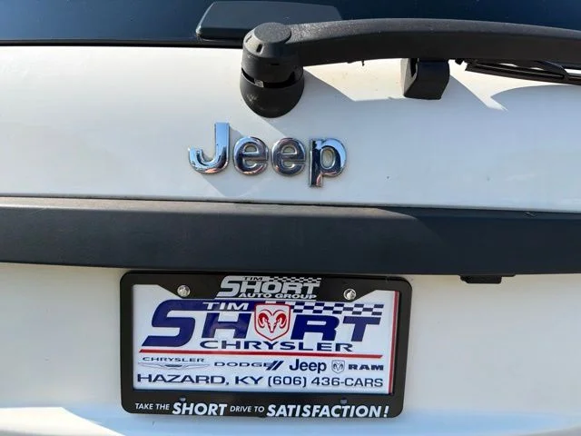 Used 2005 White Jeep Laredo image 14