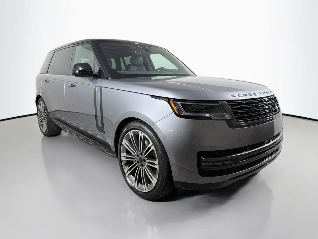 New 2026 Eiger Grey Land Rover SE image 3