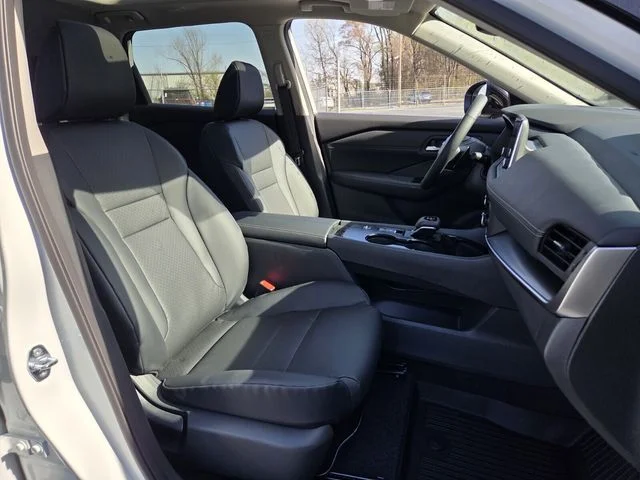 New 2026 Everest White Pearl TriCoat Nissan Dark Armor™ image 10