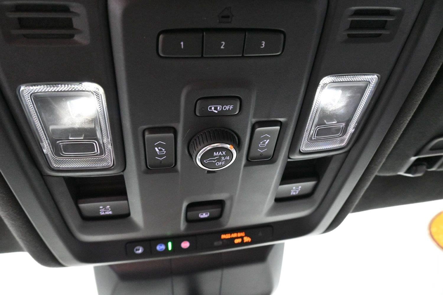 Used 2021 CRYSTAL WHITE TRICOAT Cadillac Sport Platinum image 31