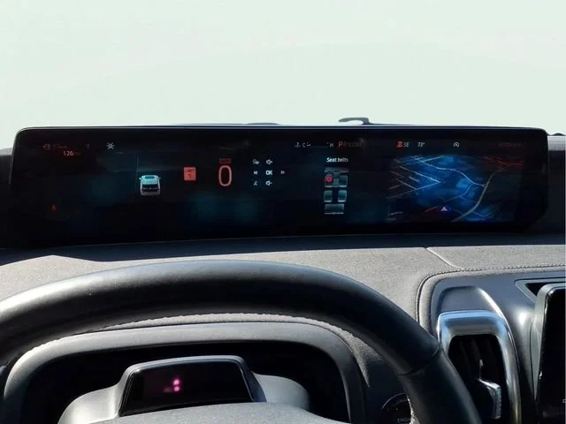 Used 2025  Ford Platinum image 11