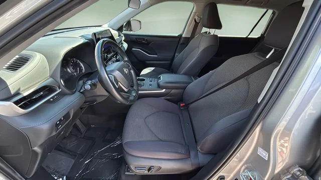 Used 2023 Silver Toyota LE image 18