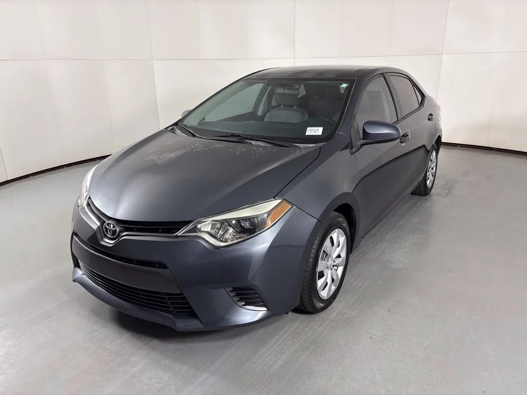 Used 2016 Gray Toyota LE image 4