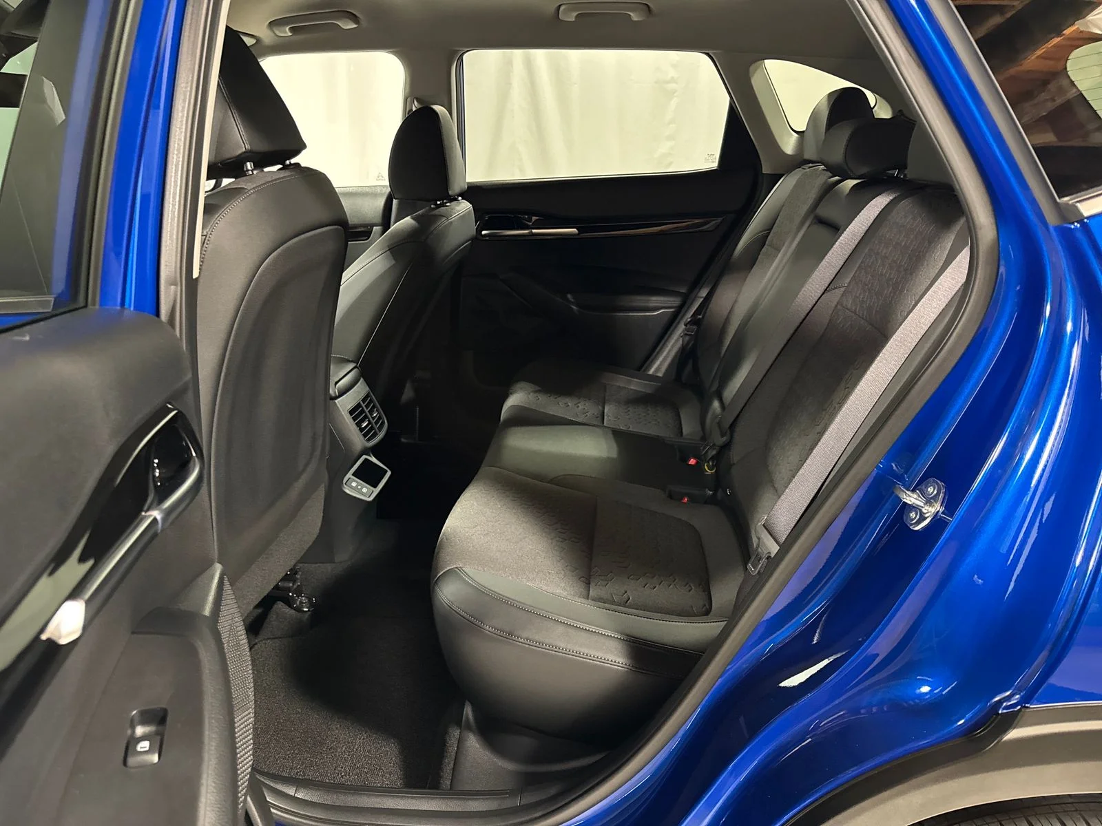 Certified Used 2025 Neptune Blue Kia X-Line image 5