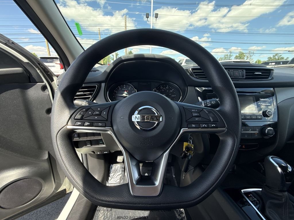 Used 2018 White Nissan S image 14