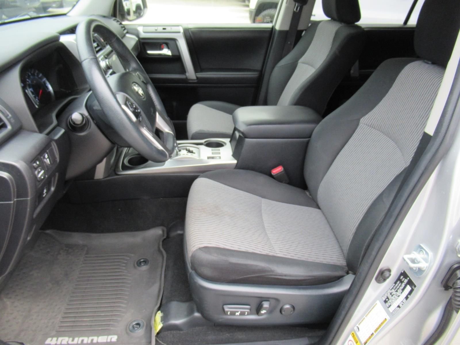 Used 2018 Silver Toyota SR5 image 16