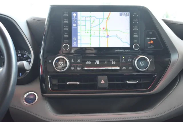 Used 2020 Blue Toyota XLE image 30