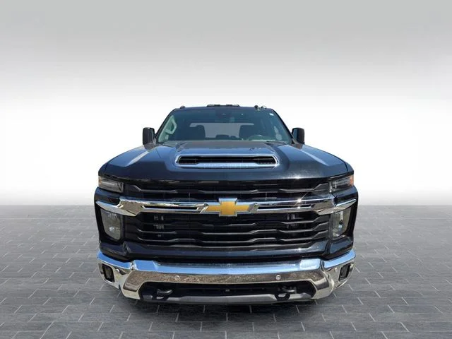 Used 2025 Black Chevrolet LT image 2