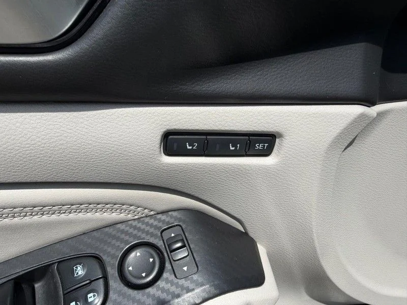 Used 2019 White Nissan 2.5 Platinum image 18