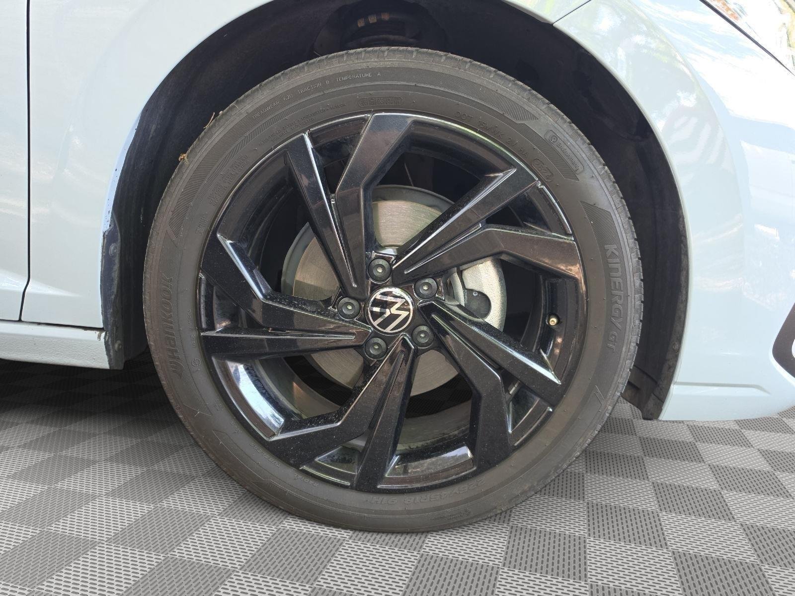 Used 2025 Monument Gray Volkswagen SE image 21