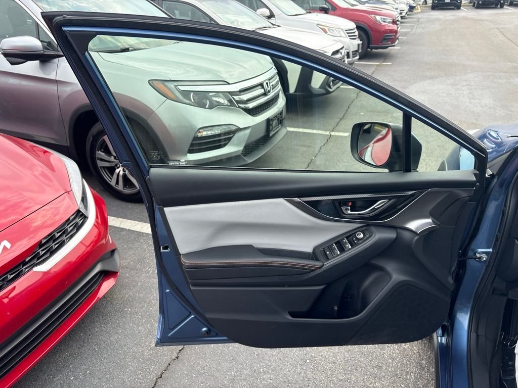 Used 2018 Blue Subaru 2.0i Limited image 17