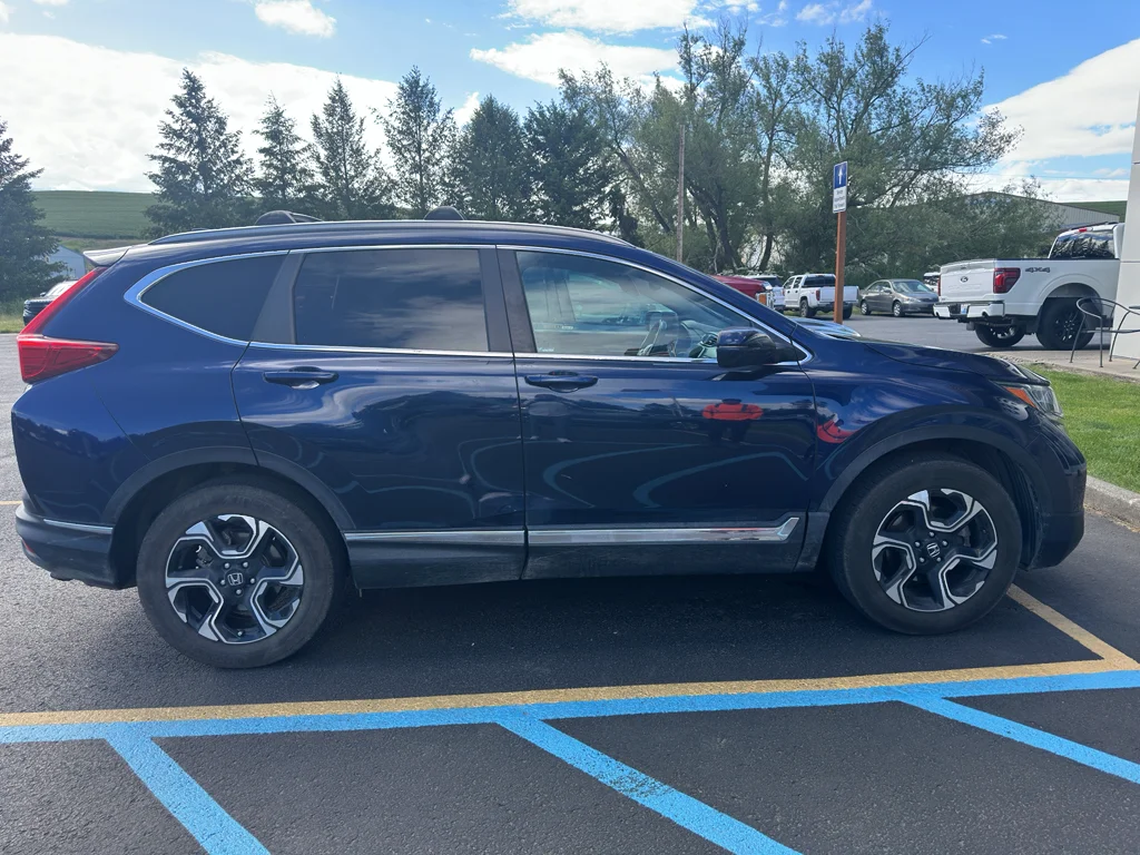 Used 2019 Obsidian Blue Pearl Honda Touring image 5