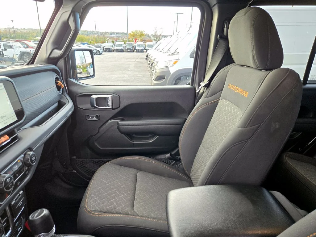 Used 2024 Gray Jeep Mojave image 23