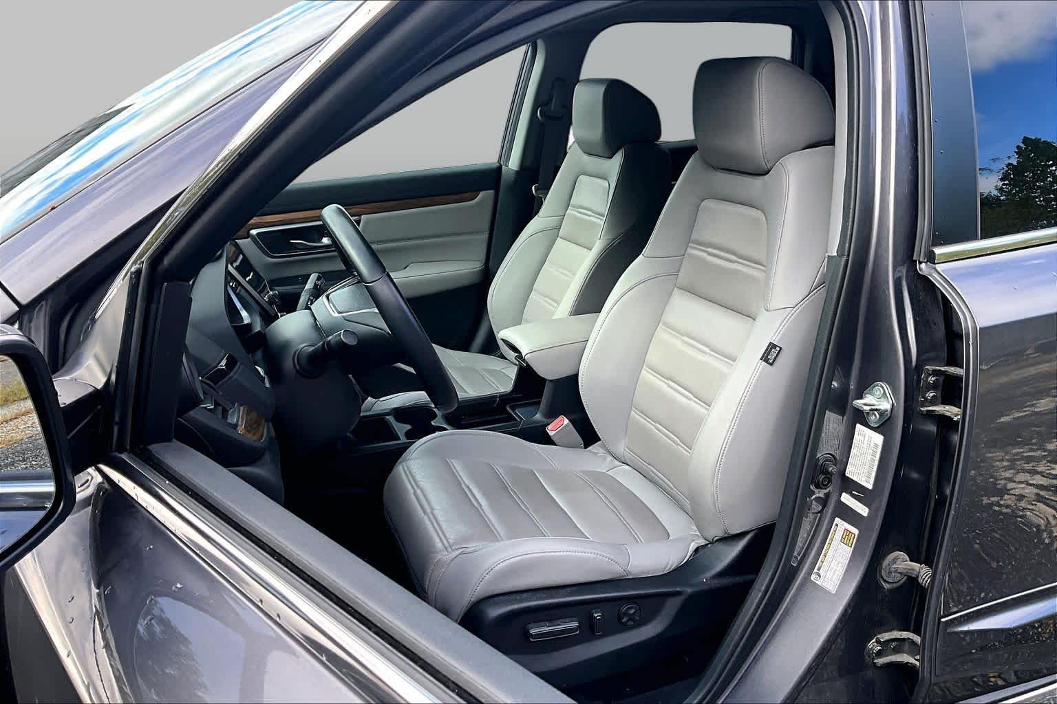 Used 2018 Gunmetal Metallic Honda Touring image 8