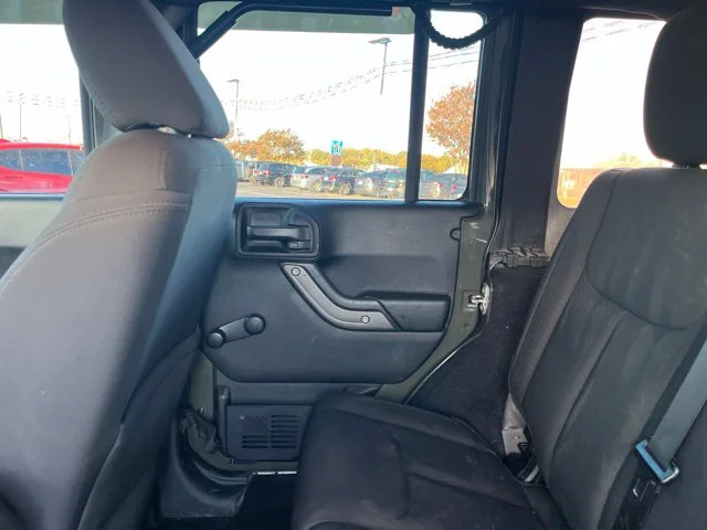 Used 2016  Jeep Unlimited Sport image 13