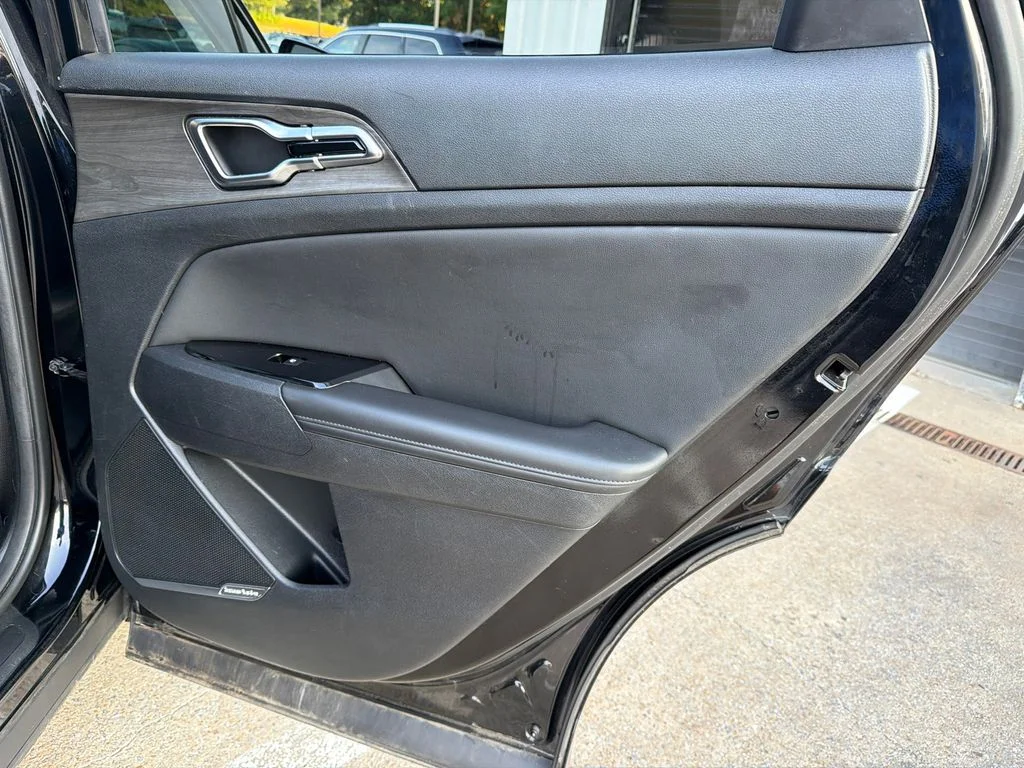 Used 2023 Black Kia X-Pro Prestige image 16