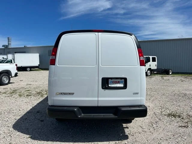 2025 Chevrolet Express Cargo Work Van - Photo 4