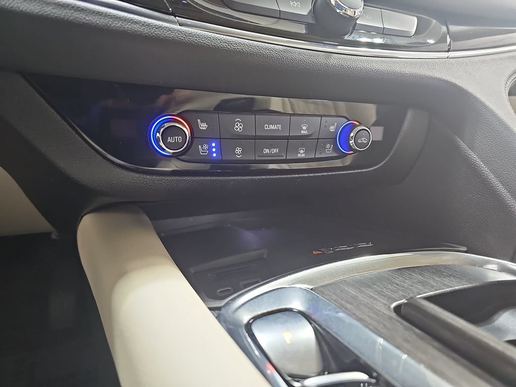 Used 2023 WHITE FROST TRICOAT Buick Avenir image 26