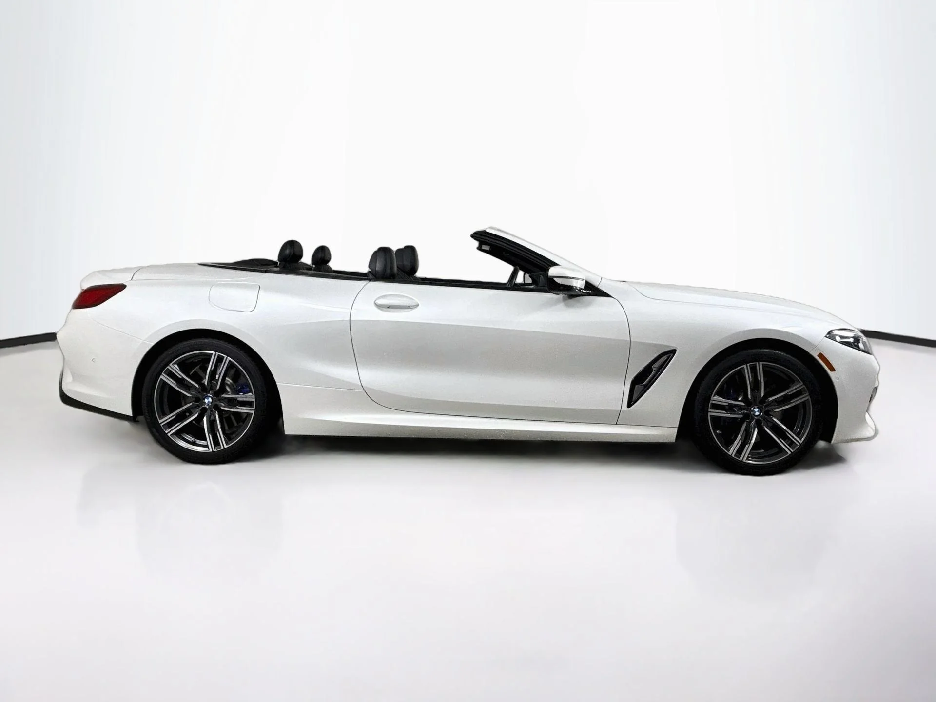 Used 2025 Mineral White Metallic BMW 840i image 8