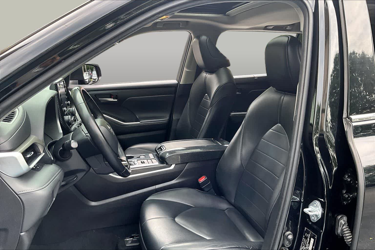 Used 2021 Midnight Black Metallic Toyota XLE image 8