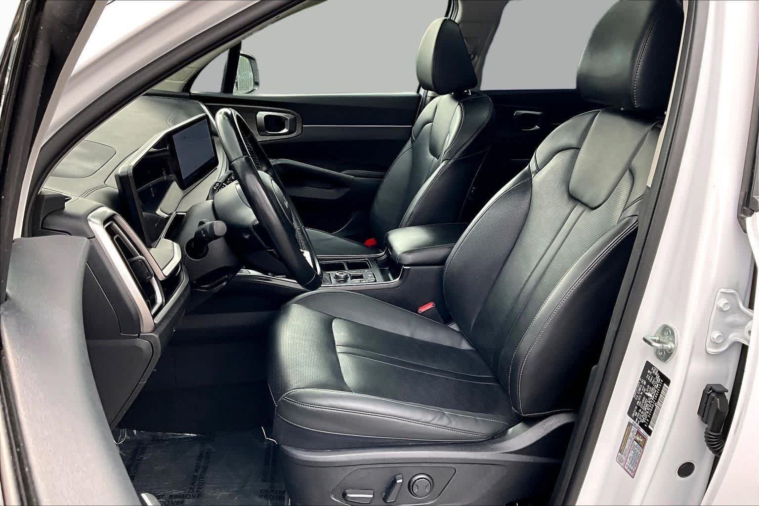 Used 2024 Glacial White Pearl Kia X-Line EX image 12