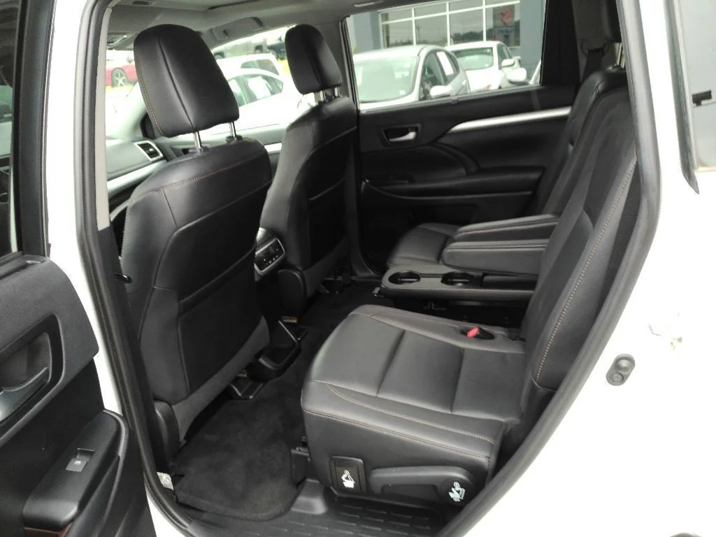 Used 2019 White Toyota XLE image 4