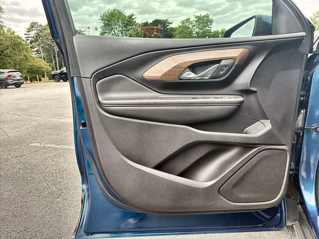 Used 2019 BLUE EMERALD METALLIC GMC SLE image 18