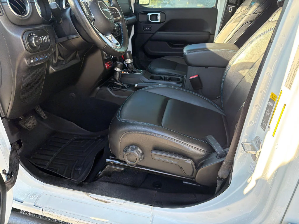 Used 2022 White/off-white Jeep Unlimited Rubicon 4xe image 9