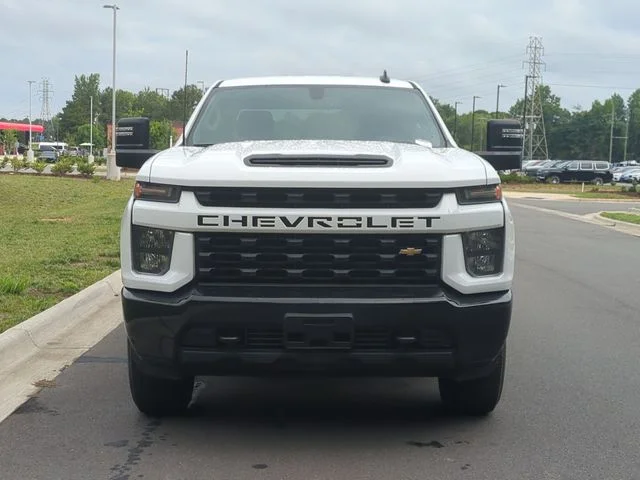 Used 2023 White Chevrolet Custom image 16
