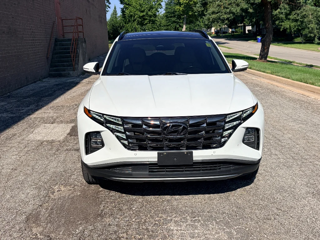 Used 2022 Quartz White Hyundai Limited image 8