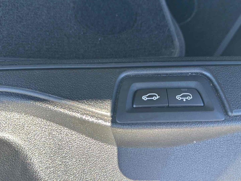Used 2022 White BMW xDrive40i image 27