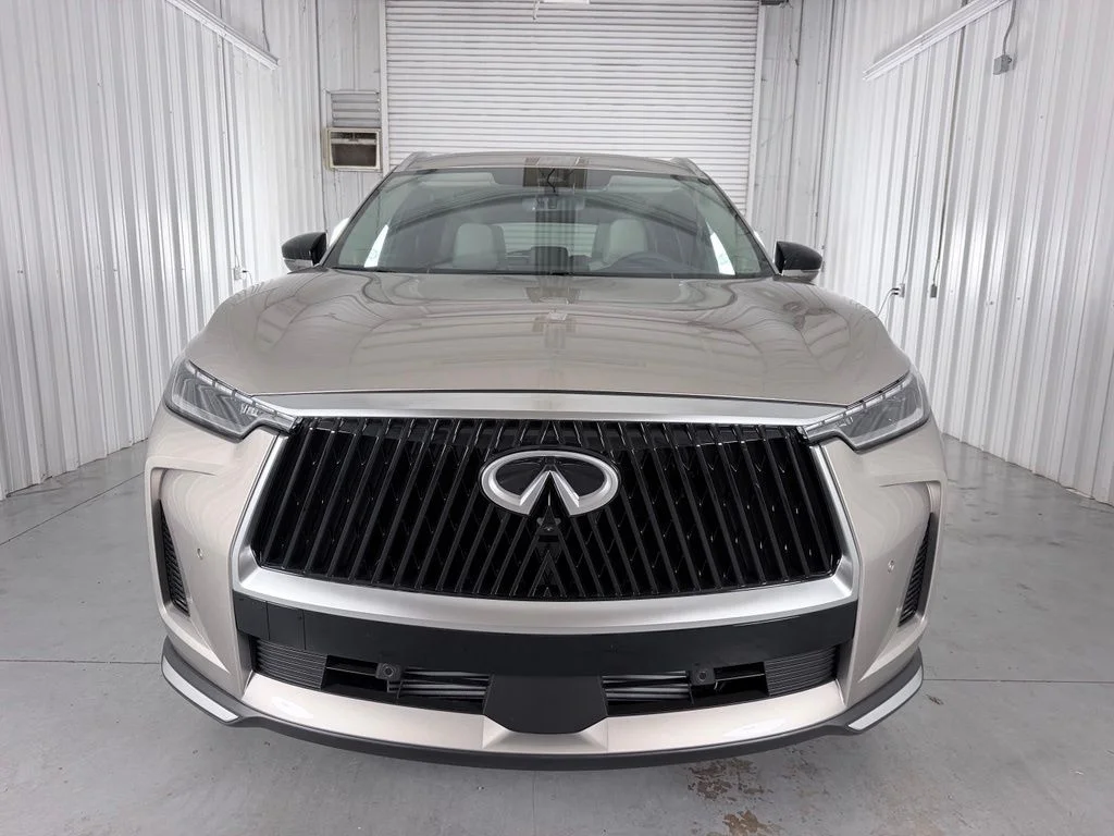 New 2027 WARM TITANIUM INFINITI Luxe FWD image 3