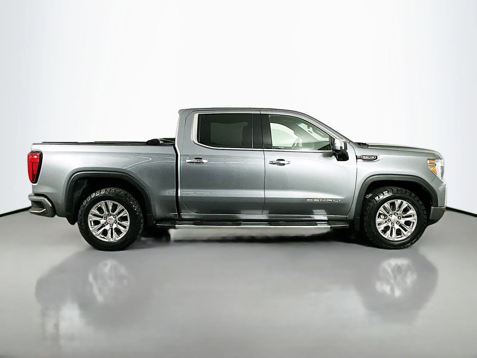 Used 2020 Steel Metallic GMC Denali image 9