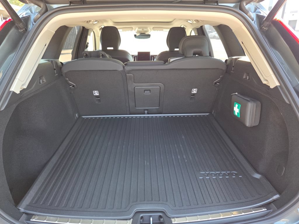 2026 Volvo XC60 Plus - Photo 29