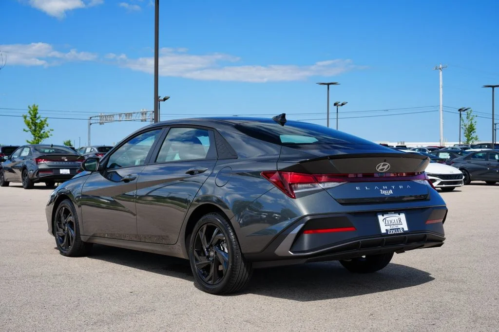 Used 2026 Gray Hyundai SEL Sport image 5